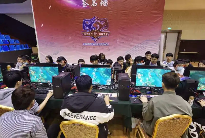 中小球队迎 中小球队迎