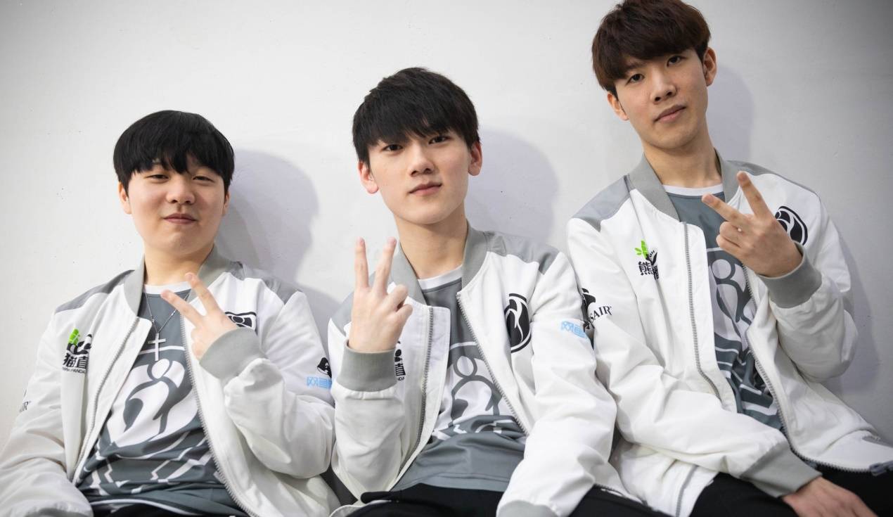 竞争中处于 竞争中处于