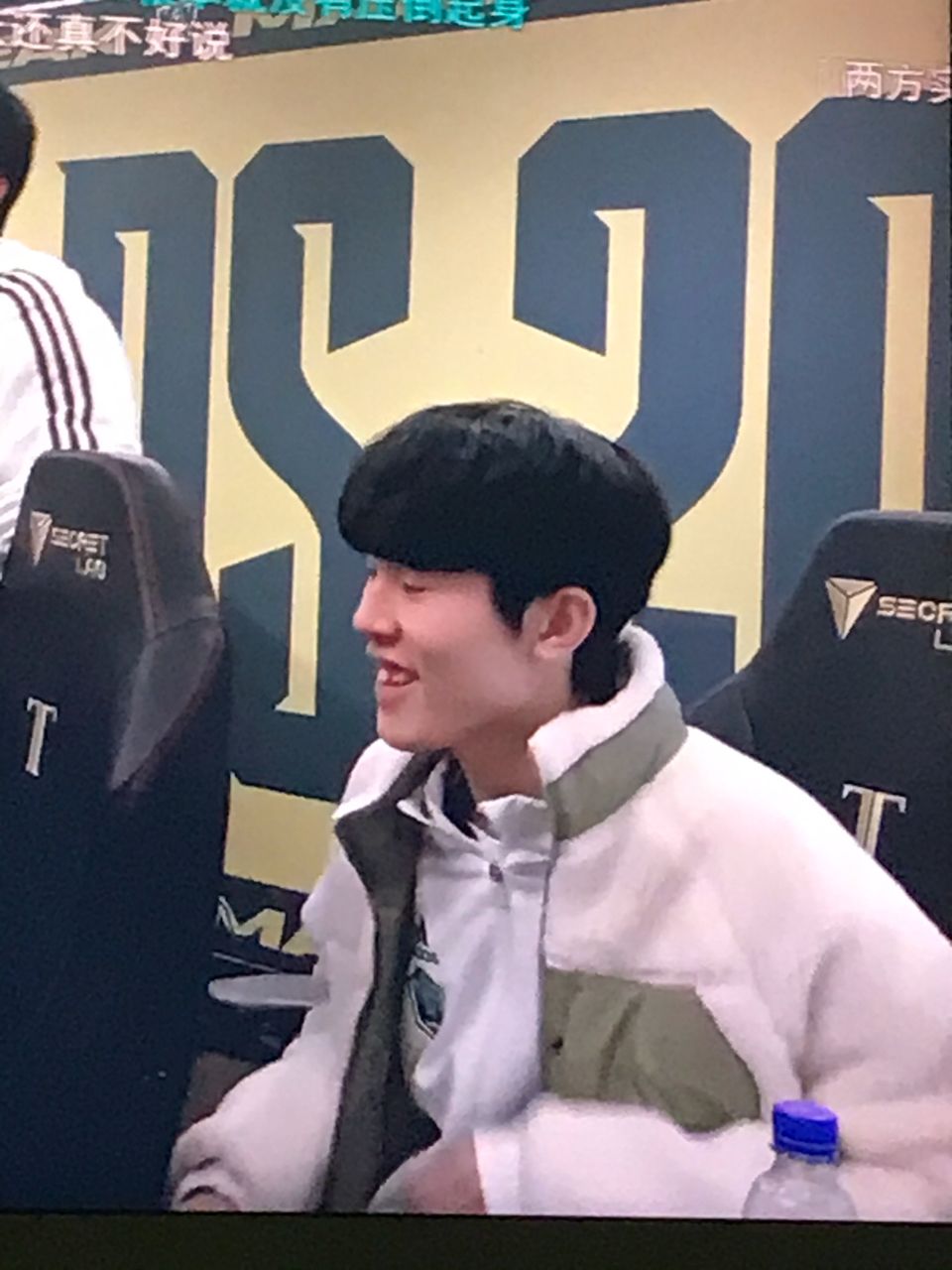 至少在附加 至少在附加